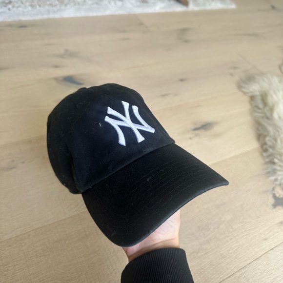 Yankees Hat - Picture 6 of 6